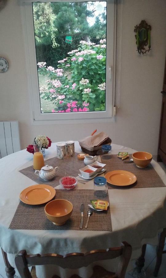 Ferienwohnung Chez Veronique Anguerny Exterior foto
